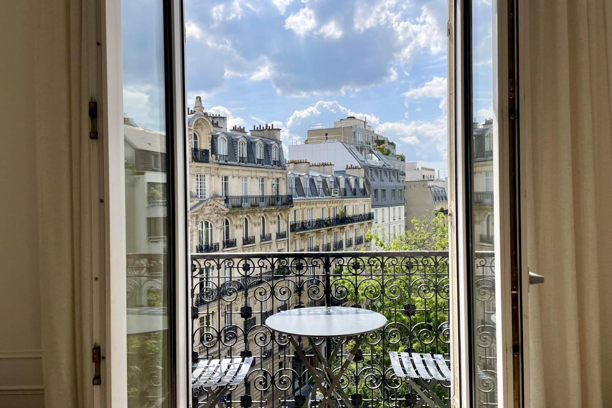 Elegant Haussmann Parisian Flat Close Eiffel Tower Apartment *